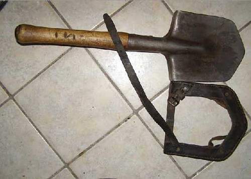 Russian WWII entrenching tool and cover