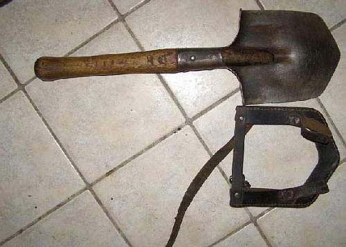 Russian WWII entrenching tool and cover
