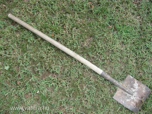 Russian WW2 long handle shovel ??