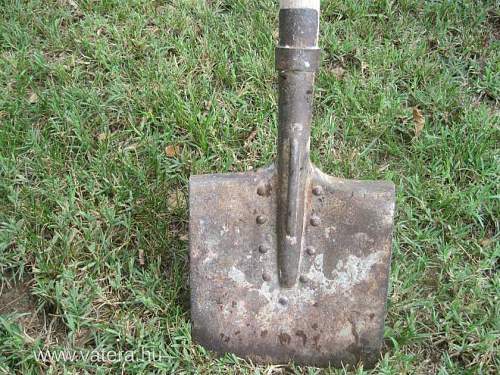 Russian WW2 long handle shovel ??