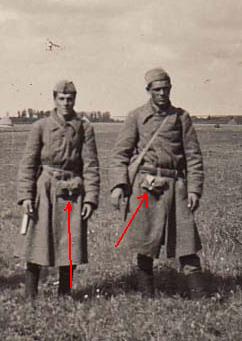 rkka soldiers from pict ,strange pouch ,bag ? please ID