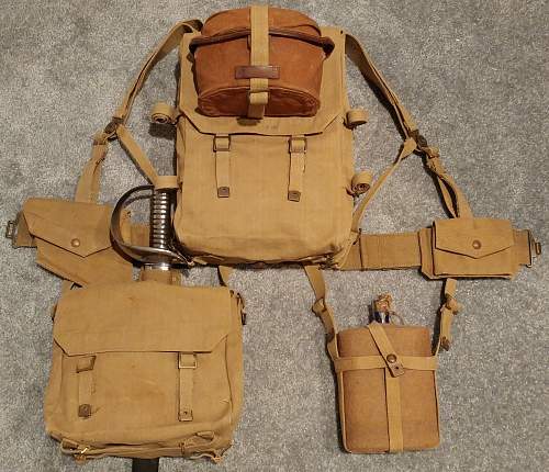 Mills Naval Pattern 1919 Pistol &amp; Cutlass Webbing Set in Pictures