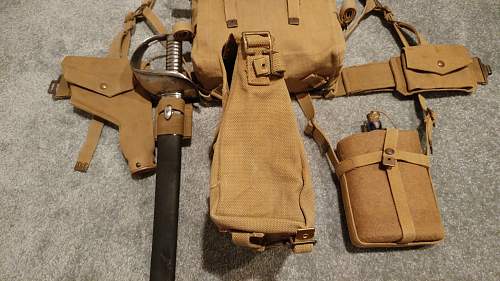 Mills Naval Pattern 1919 Pistol &amp; Cutlass Webbing Set in Pictures