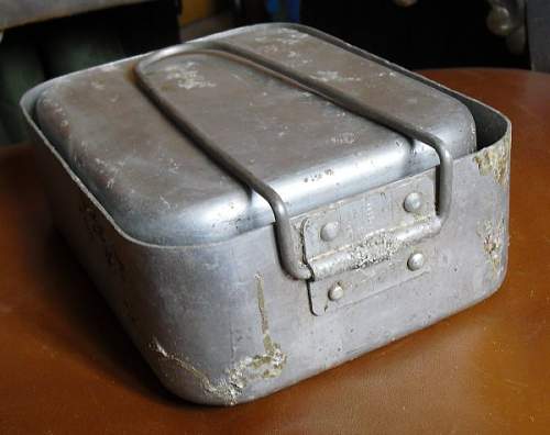 Brit Mess Tins 1945