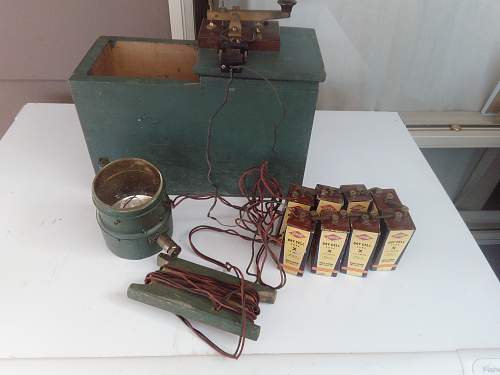 WW2 Australian Widdis Diamond 1.5v Batteries