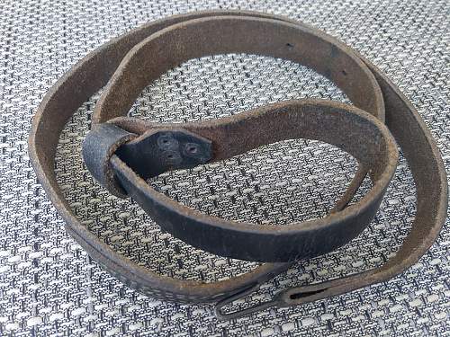 WWII leather carrier strap?