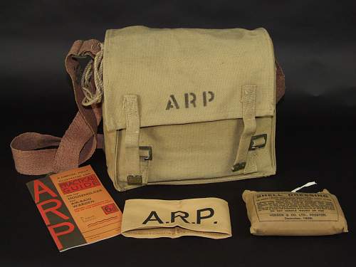 Question about British ARP First Aid Satchel