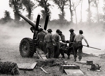 WW2 British 6pdr ammo box and 5.5” gun?