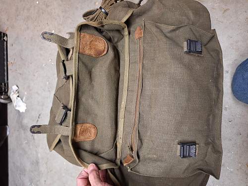 Help Me Identifify this Enormous Rucksack