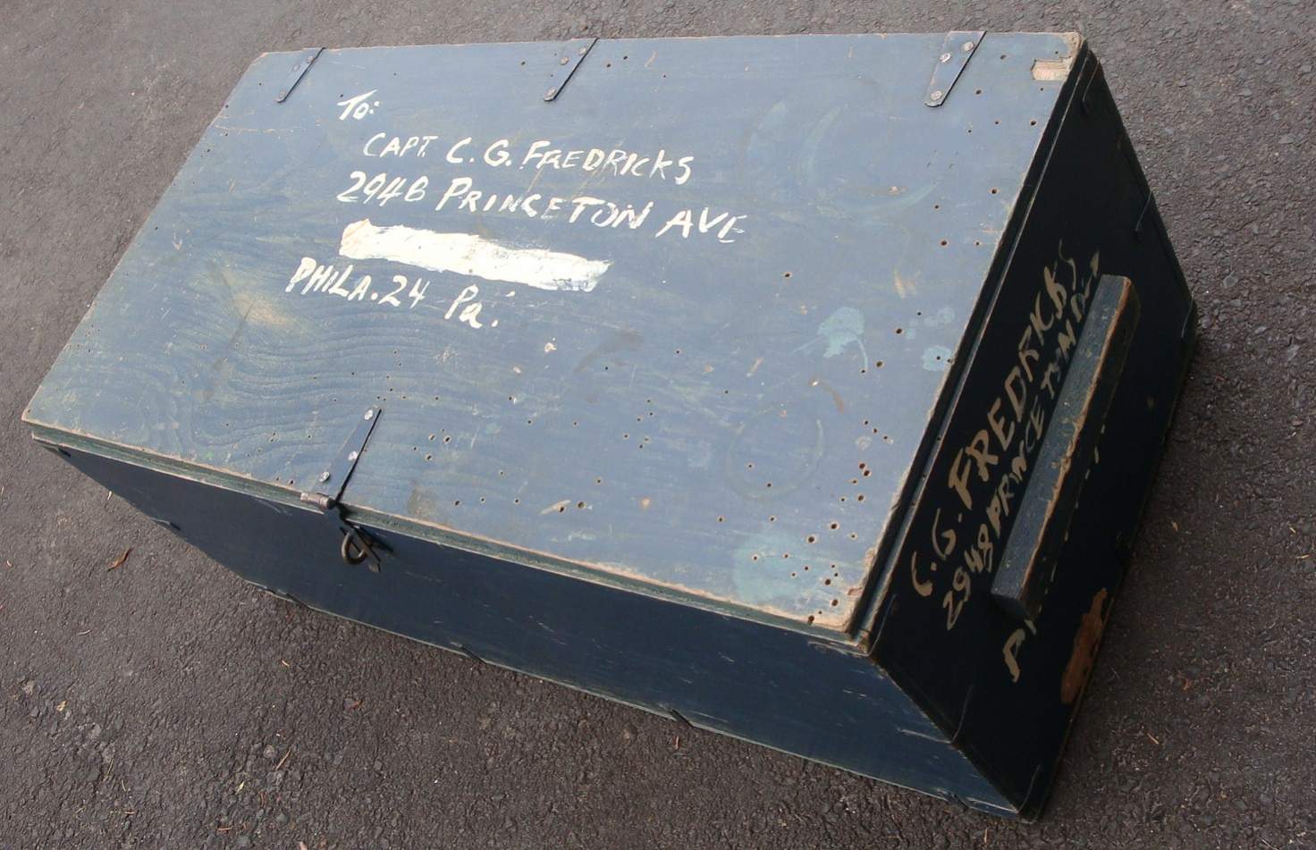 1939 Belber Trunk & Bag Co. foot locker. The leather handles need to be  replaced but is otherwise amazing. Thrift store find for $25 :  r/Militariacollecting