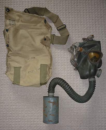 WW2 US M2A1 Gas mask with 'Prescription' glasses