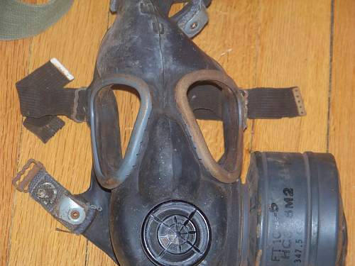 US D-day gas mask and bag m5 and m7