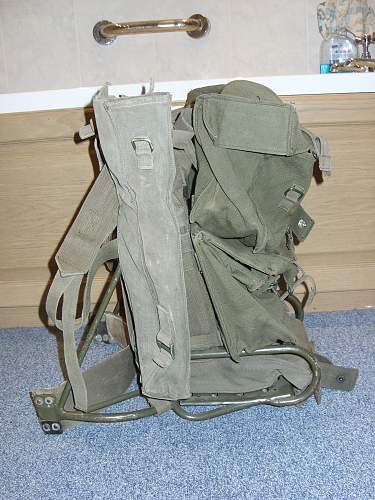 Unknow 1970s british radio backpack