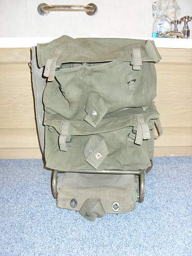 Unknow 1970s british radio backpack