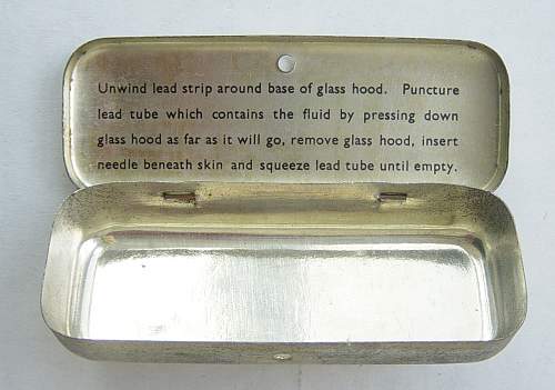 A couple of Air Ministry marked Morphine tins