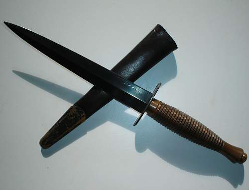 F&amp;S dagger commercial, or, Army issued ?
