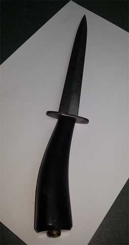 F-S knife with unusual grip