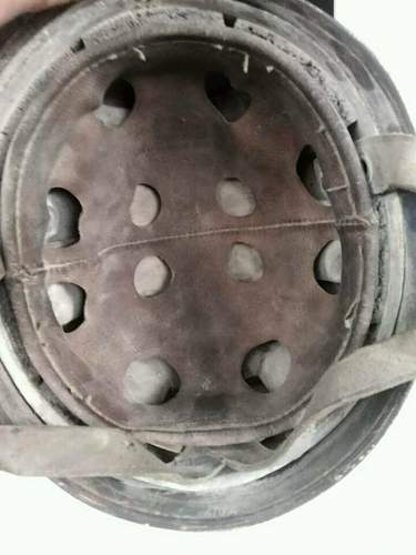 Question for Fallschirmjäger Helmet M38