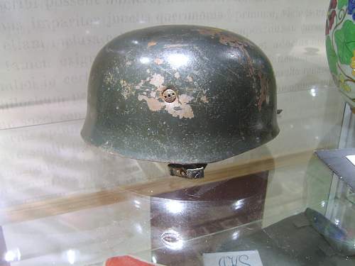 Fallschirmjägerhelmet?