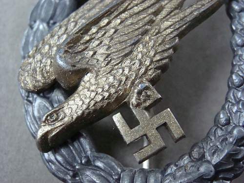 Fallschirmschutzenabzeichen der Luftwaffe ....FLL ?