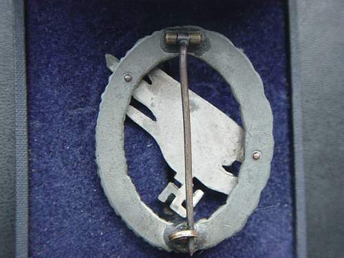 Luftwaffe Fallschirmschützenabzeichen Badge Real?