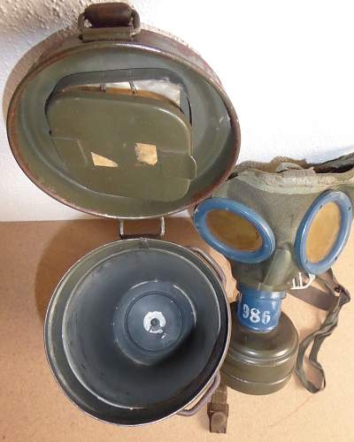 Gas mask and canister: Authentic? Wehrmacht?