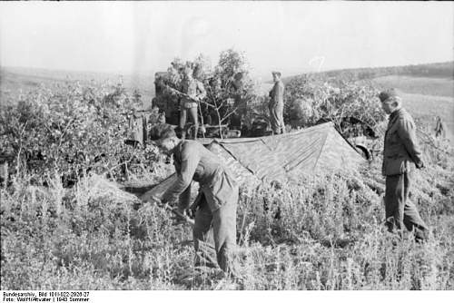 M31 Zeltbahn in use (period photos)