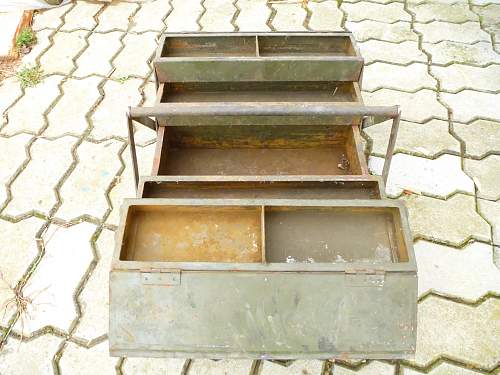 Trifolod tool box chest is this military ww2 item?