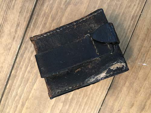 Is this a WWII ammo pouch?