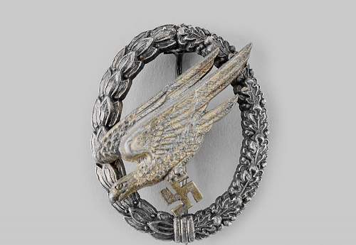 Fallschirmjäger badge