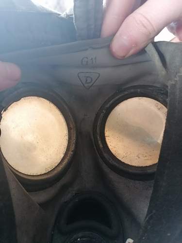 help idendtifying german gas mask