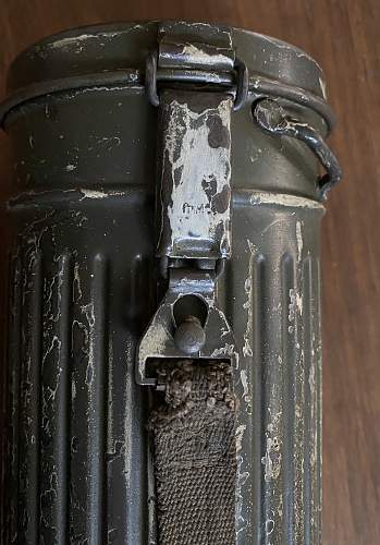 Ex-Winter camo gasmask canister