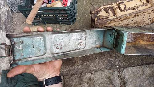 Strange camouflaged Mg34/42 ammo box. Help needed