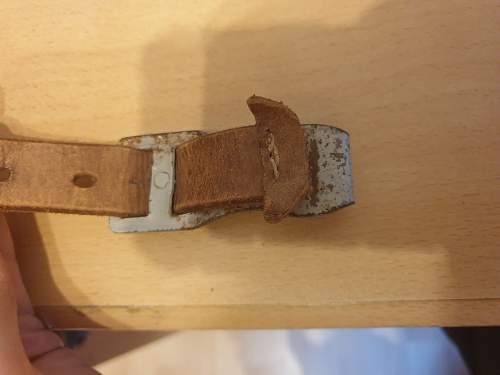 Genuine late war Y-straps?