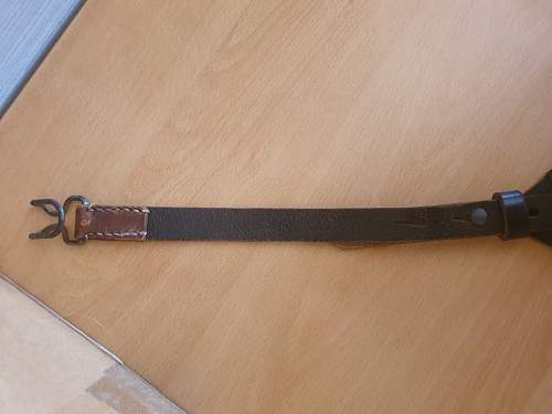 Genuine late war Y-straps?
