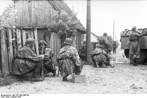 M31 Zeltbahn in use (period photos)