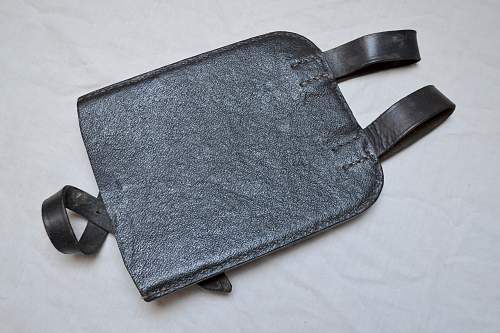 Straight entrenching tool &amp; press-stoff (?) cover, 43/44