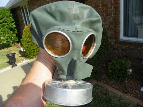 Luftschutz pristine gas mask.