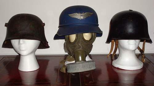 Luftschutz pristine gas mask.