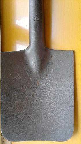 German ww2 entrenching tool,s klapspaten and the flat spaten vs the fakes.,and other country look likes