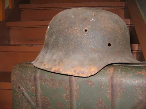 Nebelhandgranaten box + M42 helmet