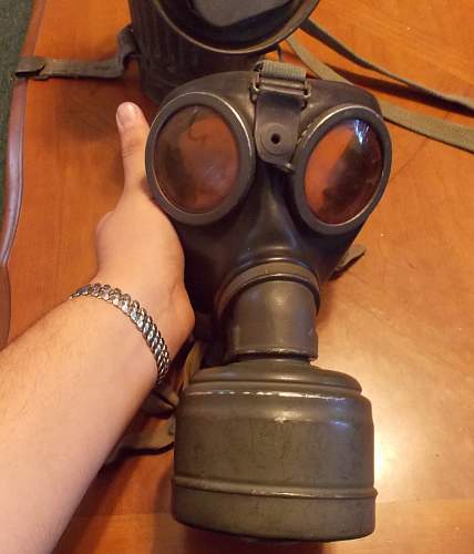 My new buys: 6x30 Binoculars &amp; Rubber Gasmask &amp; Can (Need some help with Binos)