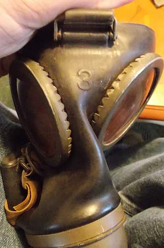 My new buys: 6x30 Binoculars &amp; Rubber Gasmask &amp; Can (Need some help with Binos)