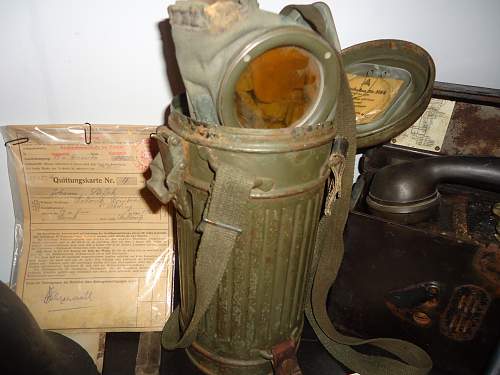 German combat Gas mask with canister