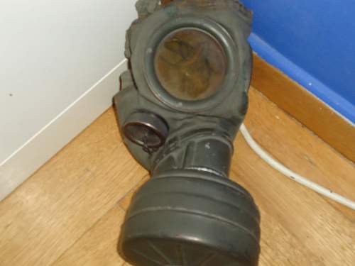 German combat Gas mask with canister