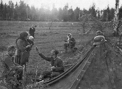 M31 Zeltbahn in use (period photos)