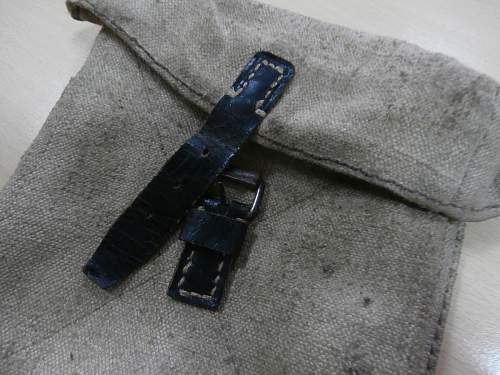 Latewar canvas MG42 tool pouch.