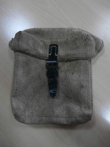 Latewar canvas MG42 tool pouch.