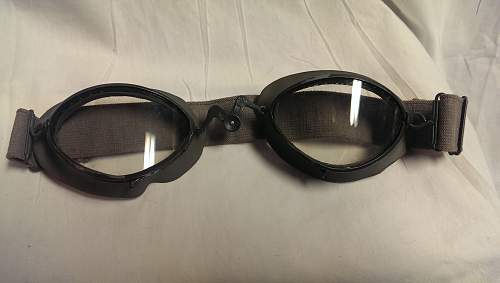 Luftwaffe Pilot Goggles with Tin