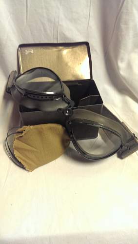 Luftwaffe Pilot Goggles with Tin